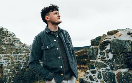 QSC Aspiring Interview: Odhrán Murphy on Love Island breakthrough & new EP ‘Stuck In The Middle’