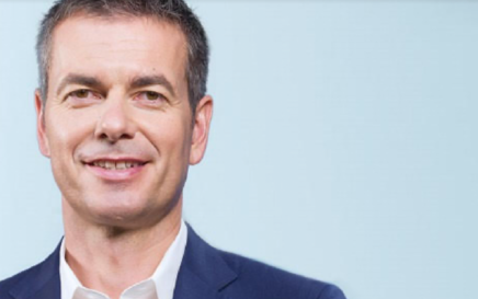 Warner Music Group appoints YouTube exec Robert Kyncl as new CEO