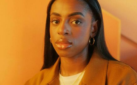 Rising star Cat Burns to perform at The BRITs