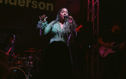 Bea Anderson performs at SoundOn Sessions: “You can't get away with releasing music and not do TikTok”