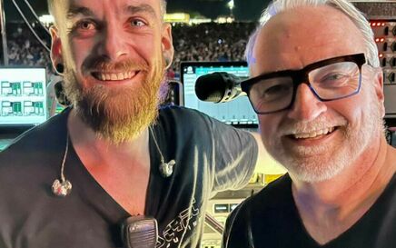 Foo Fighters rock out live with Lectrosonics: 