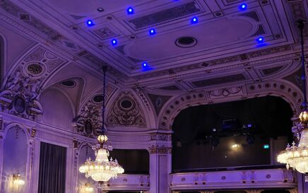 Austria’s Stefaniensaal upgrades to Elation FUZE PENDANT lighting system