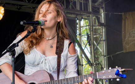 Zoee: Spreading Positivity