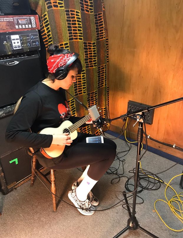 Millie Manders and The Shutup record a ukulele using the OC818.jpg